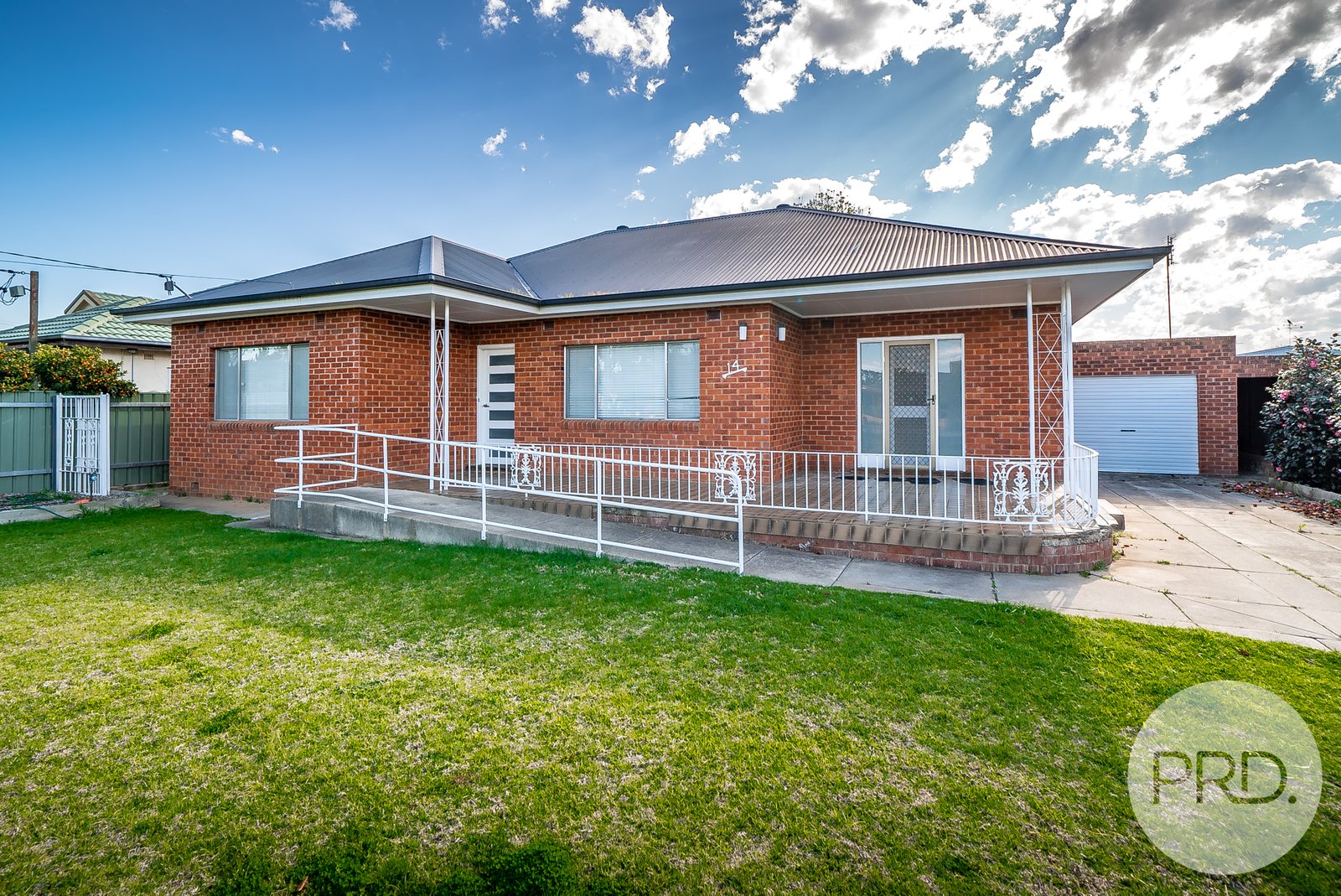 14 Inglis Street LAKE ALBERT 1