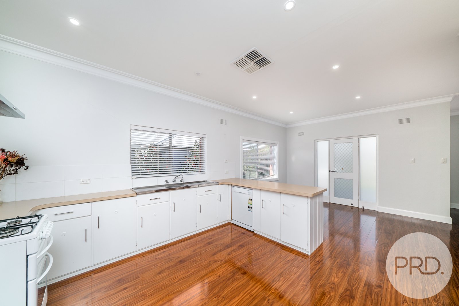 14 Inglis Street LAKE ALBERT 3