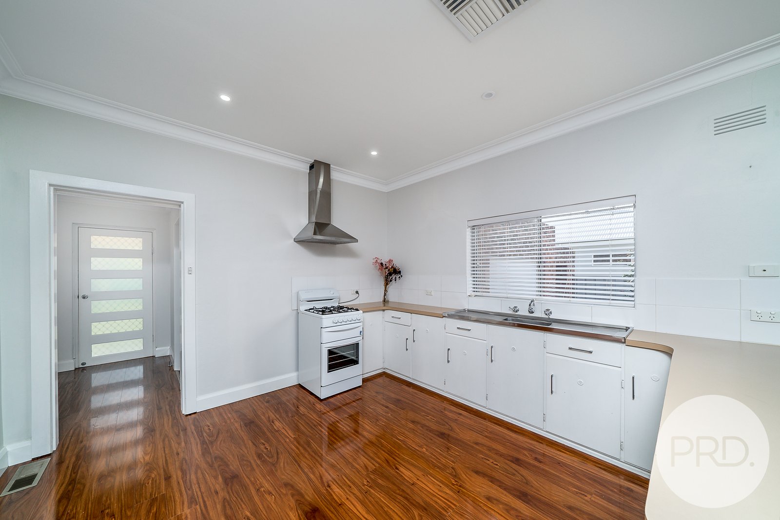 14 Inglis Street LAKE ALBERT 5