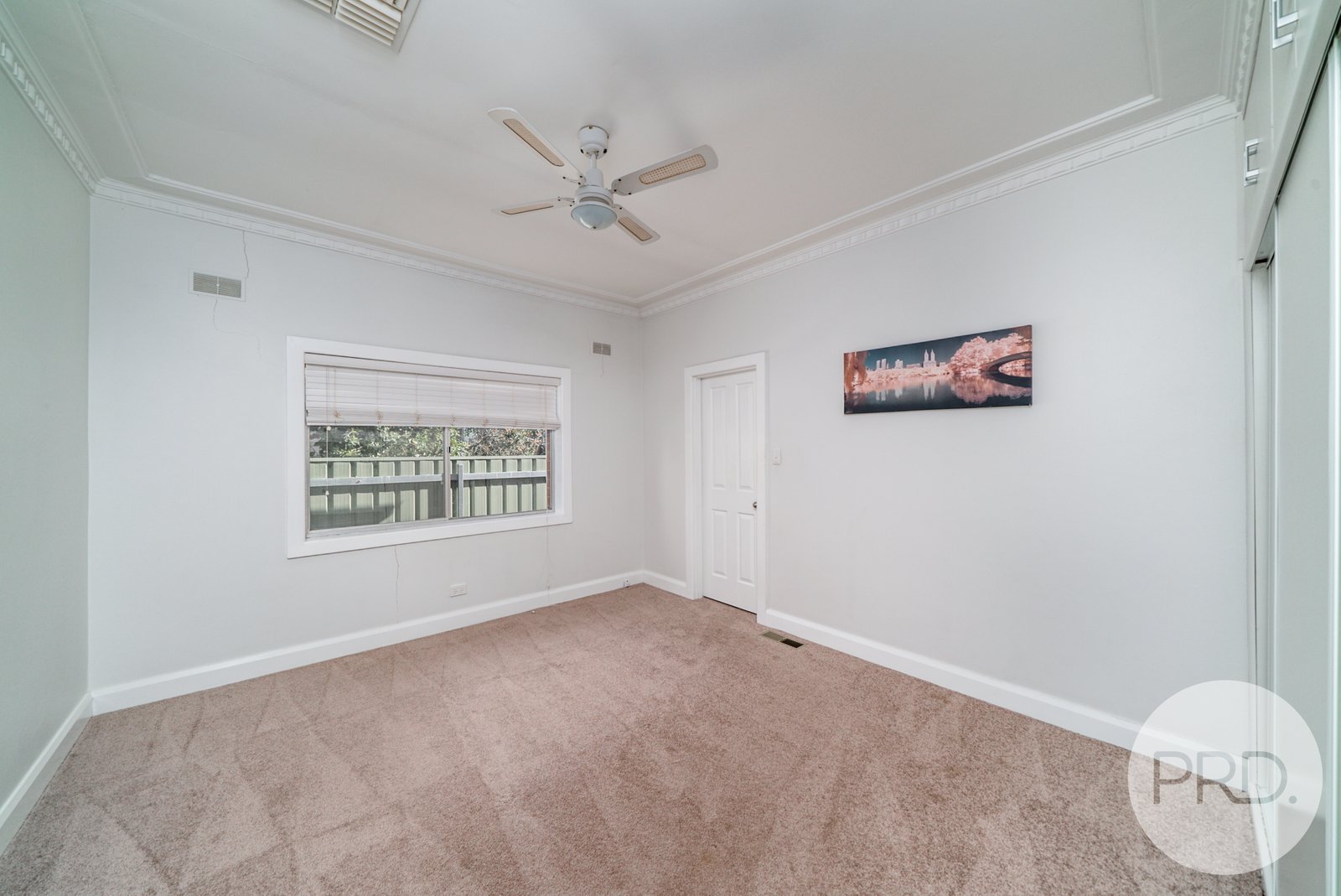 14 Inglis Street LAKE ALBERT 8