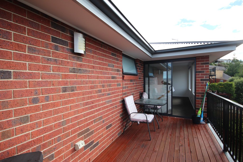 1/4 Ironbark Drive CLAREMONT 9