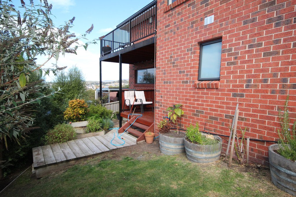 1/4 Ironbark Drive CLAREMONT 11
