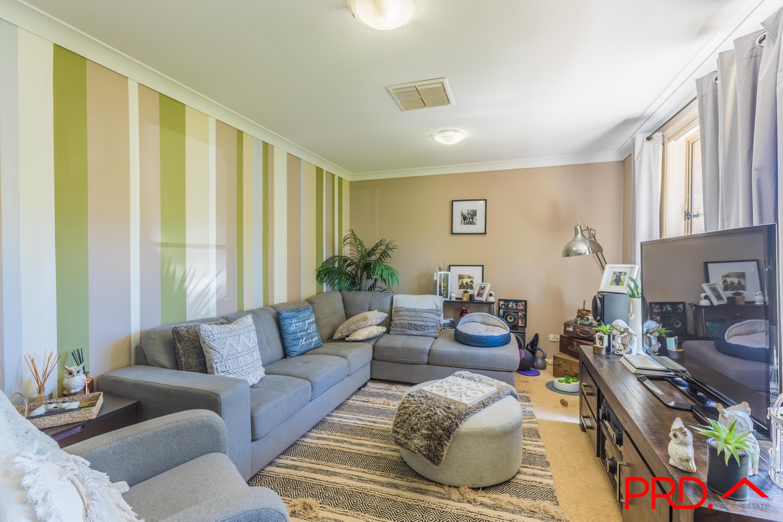14 James Place TAMWORTH 4