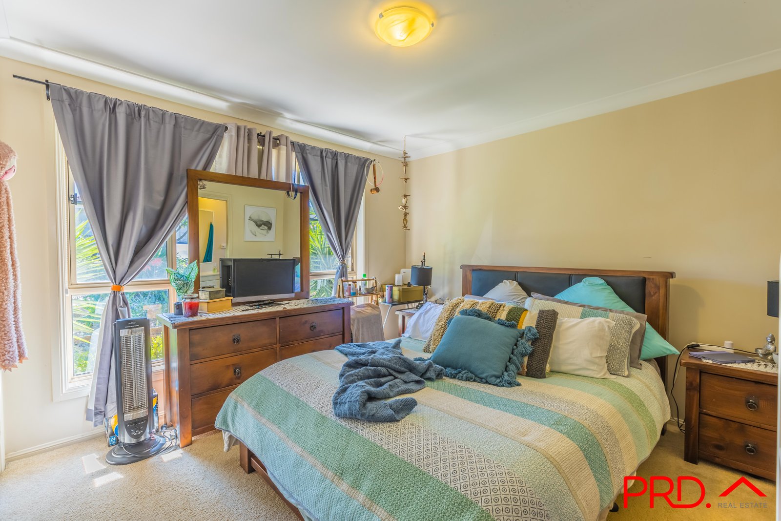 14 James Place TAMWORTH 5