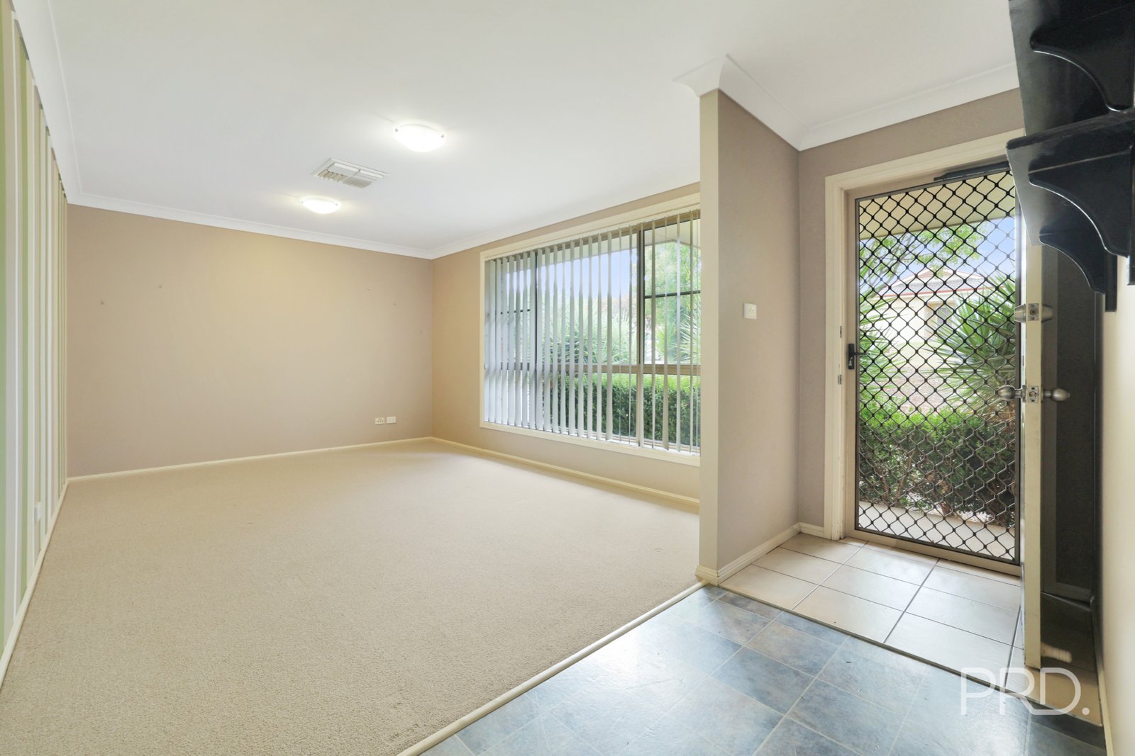 14 James Place TAMWORTH 7