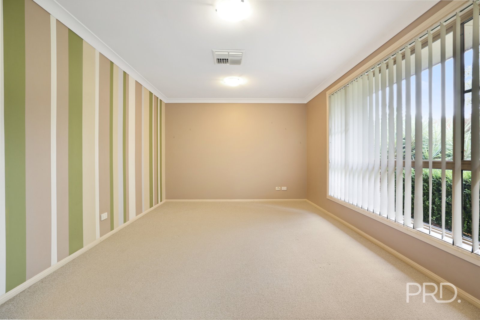 14 James Place TAMWORTH 8