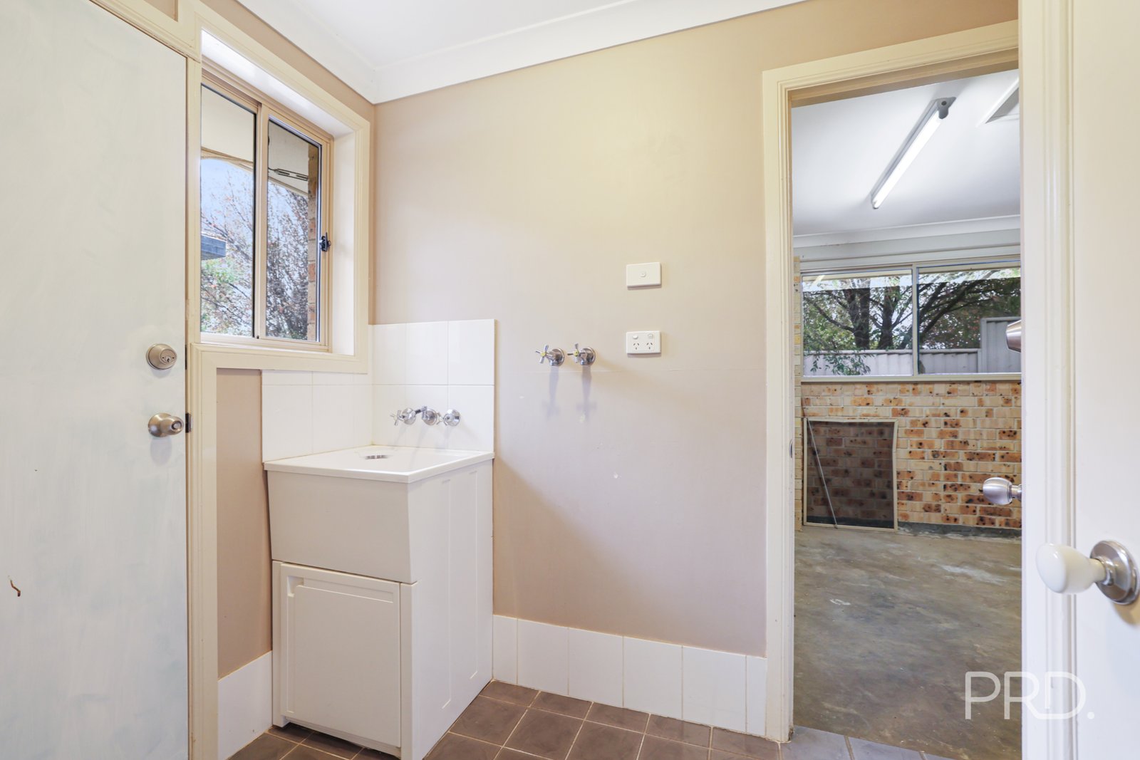 14 James Place TAMWORTH 20