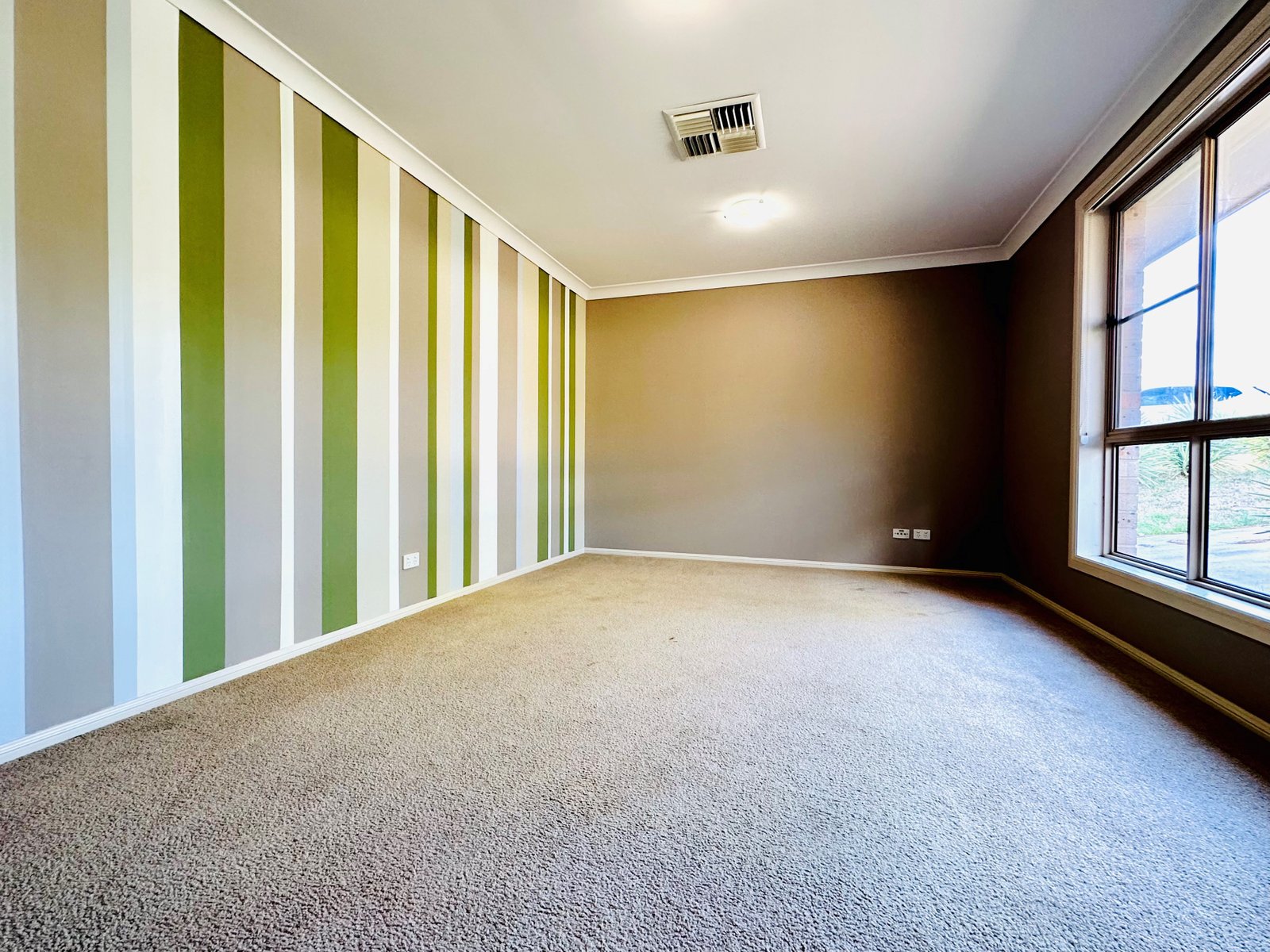 14 James Place TAMWORTH 5