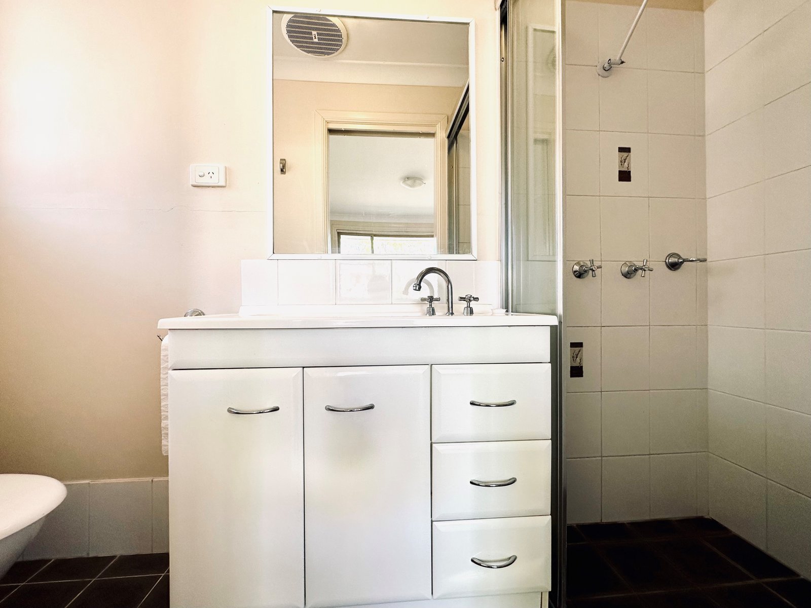 14 James Place TAMWORTH 6