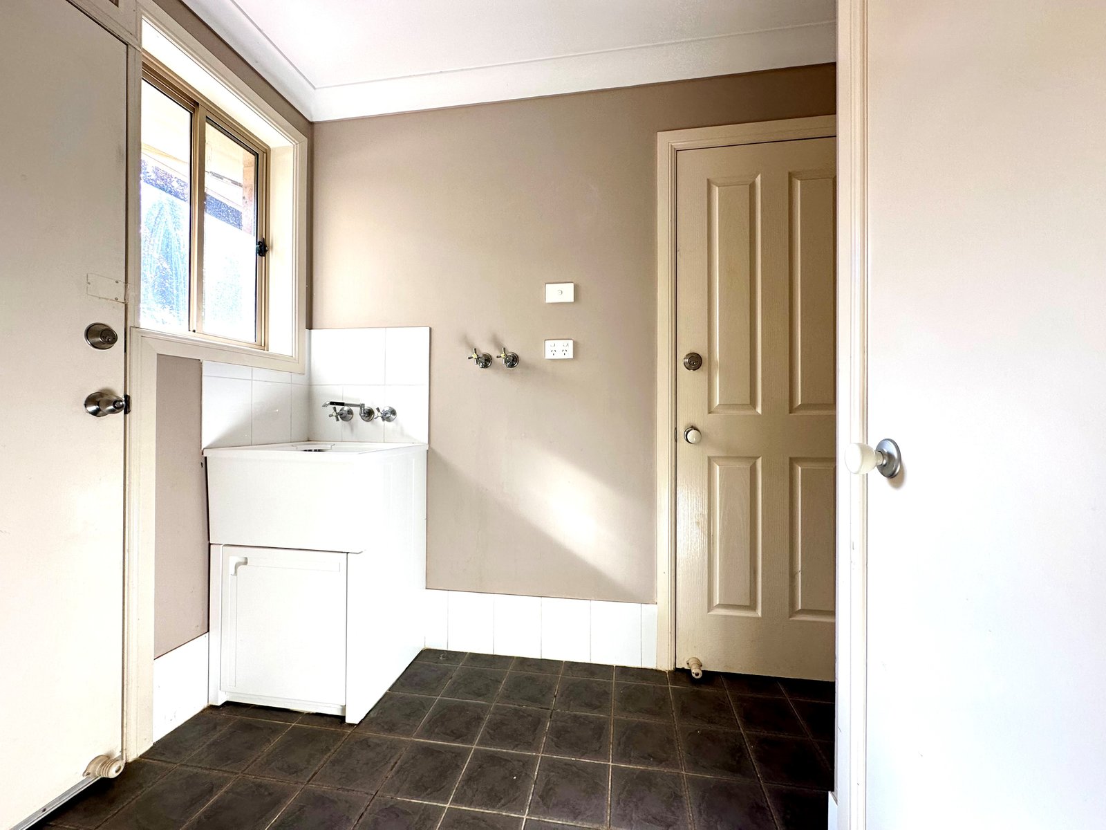 14 James Place TAMWORTH 9