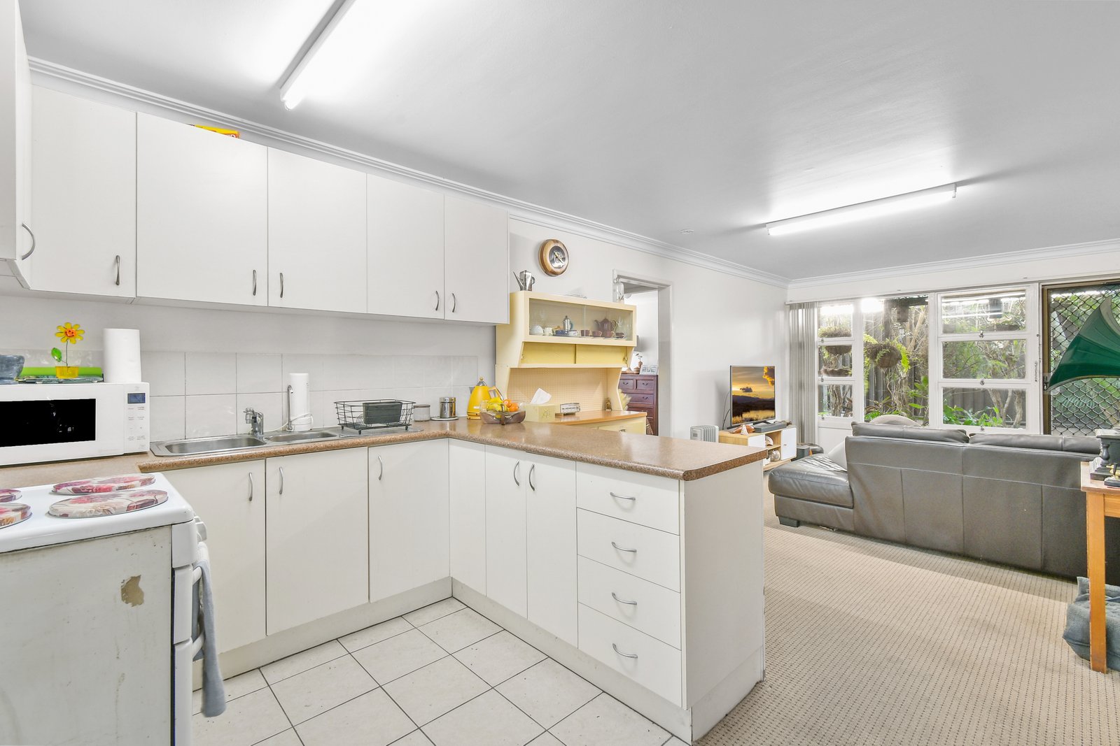 1/4 Johnston Street BILINGA 2