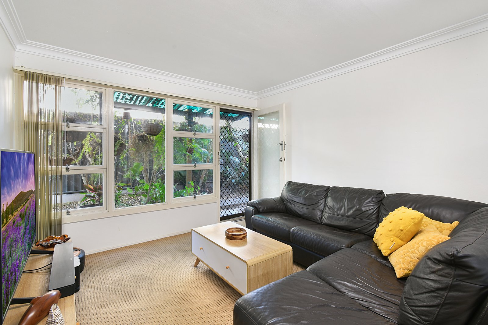 1/4 Johnston Street BILINGA 3