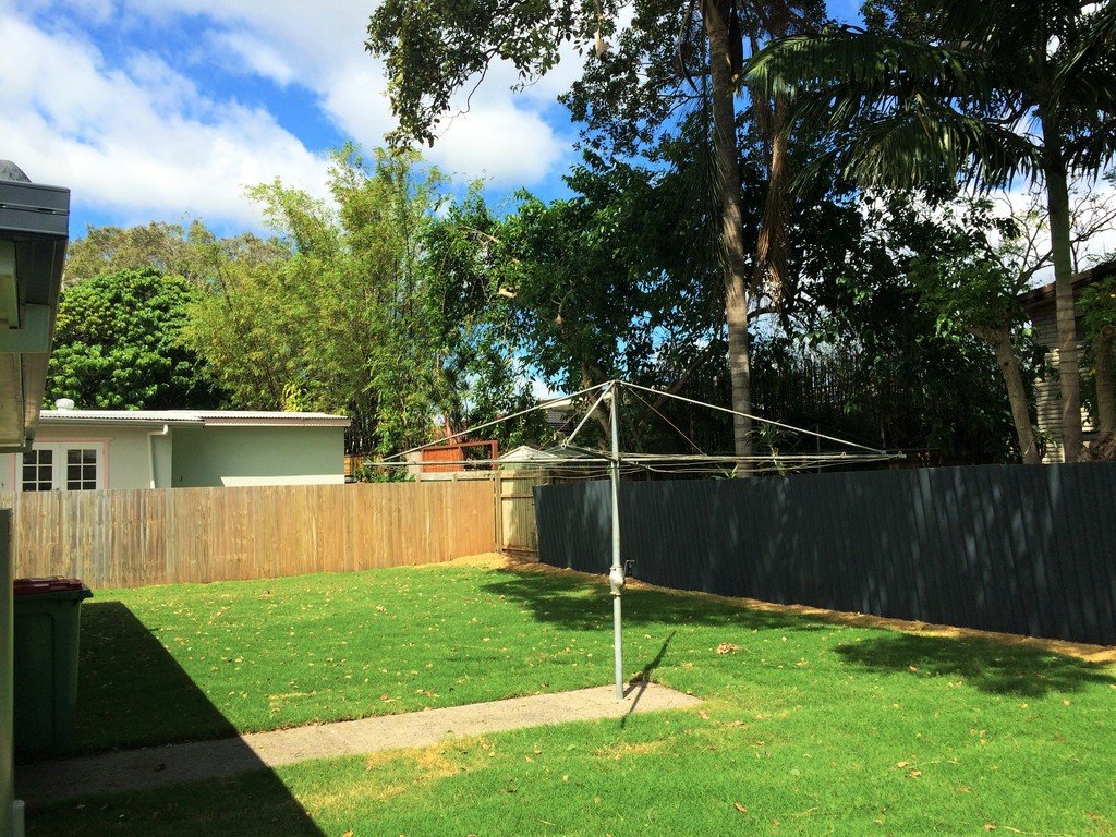 14 Joy Ave BURLEIGH HEADS 4
