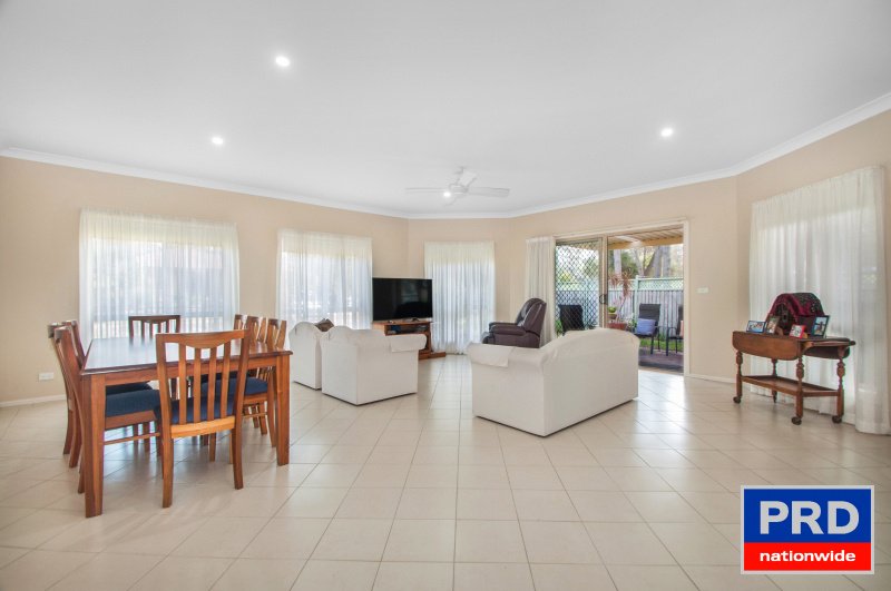 14 Kalbarri Grove KANAHOOKA 2