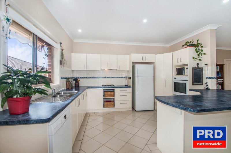 14 Kalbarri Grove KANAHOOKA 3