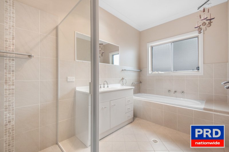 14 Kalbarri Grove KANAHOOKA 5