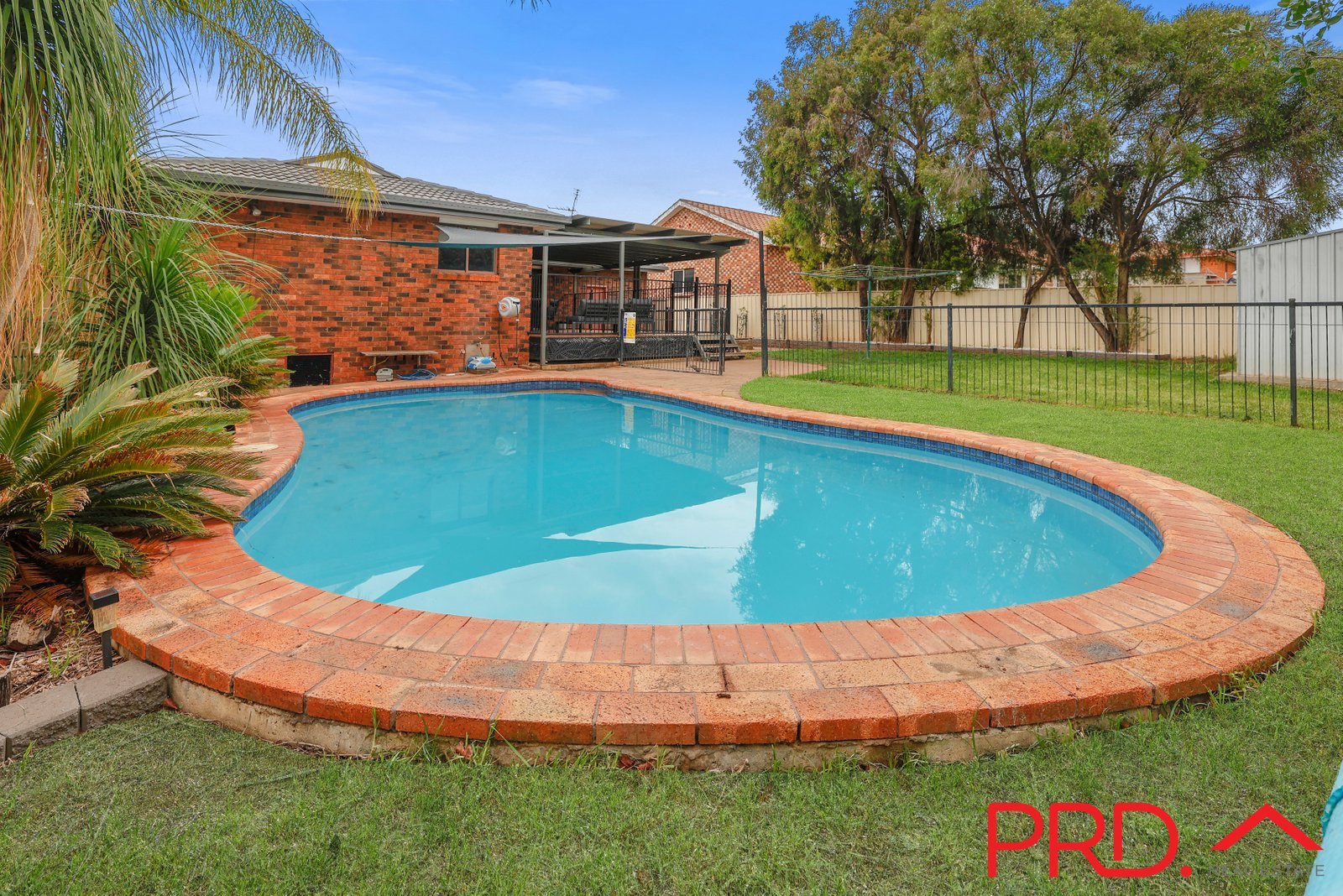 14 Kinarra Street SOUTH TAMWORTH 9