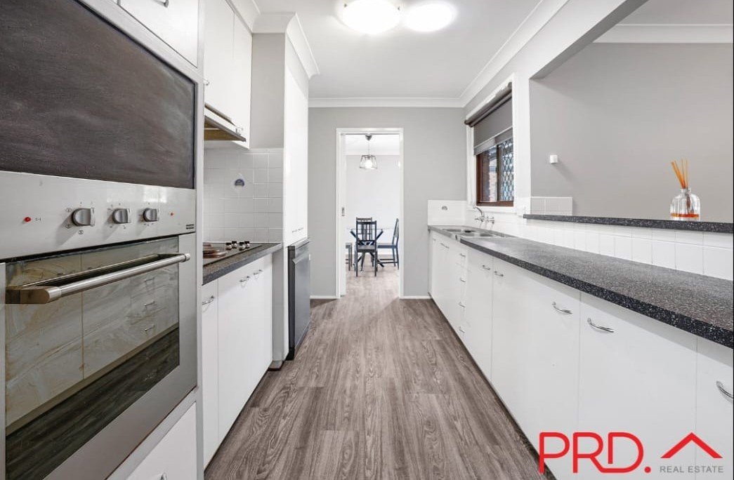 14 Kinarra Street SOUTH TAMWORTH 11