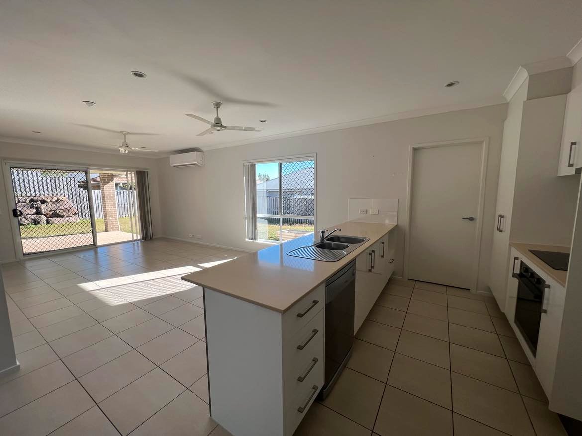 14 Koolivoo Parade BOYNE ISLAND 3