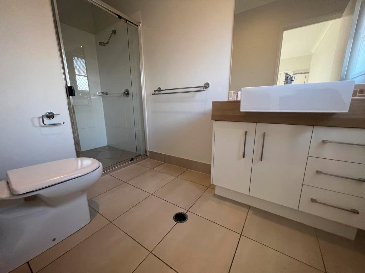 14 Koolivoo Parade BOYNE ISLAND 8