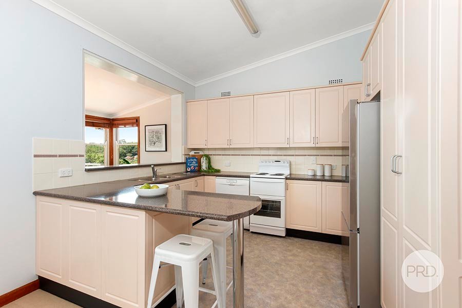 14 Lansdowne Parade OATLEY 6
