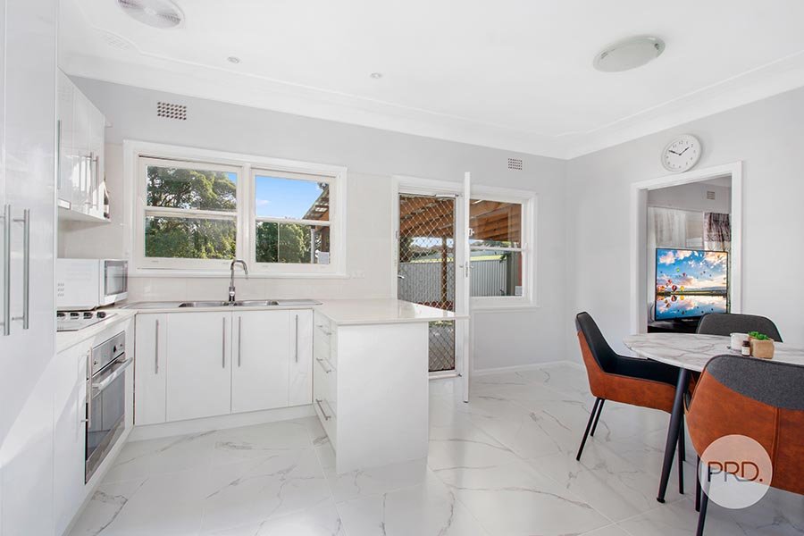 14 Lesley Crescent MORTDALE 2