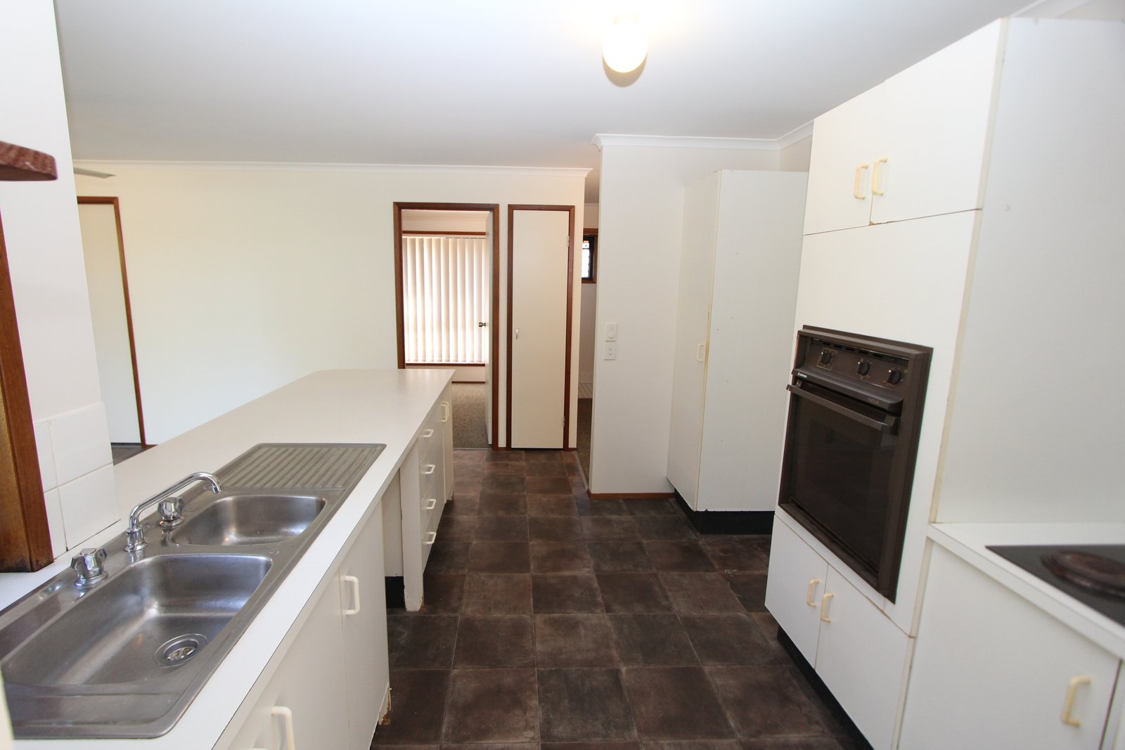 14 Lochinvar Court ASHMORE 6