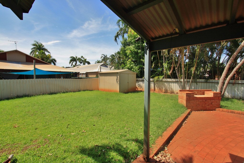 14 Macnee Court CABLE BEACH 17