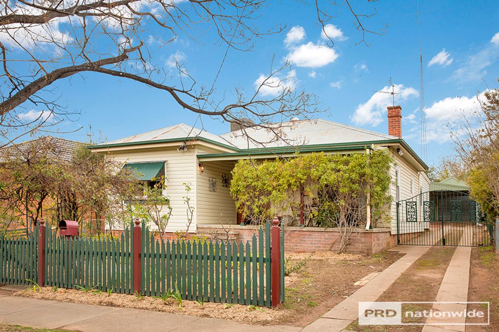 14 Mahony Avenue TAMWORTH 1