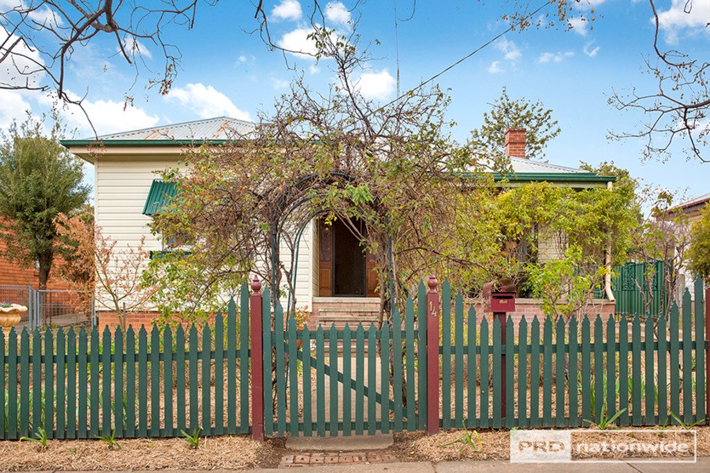 14 Mahony Avenue TAMWORTH 2