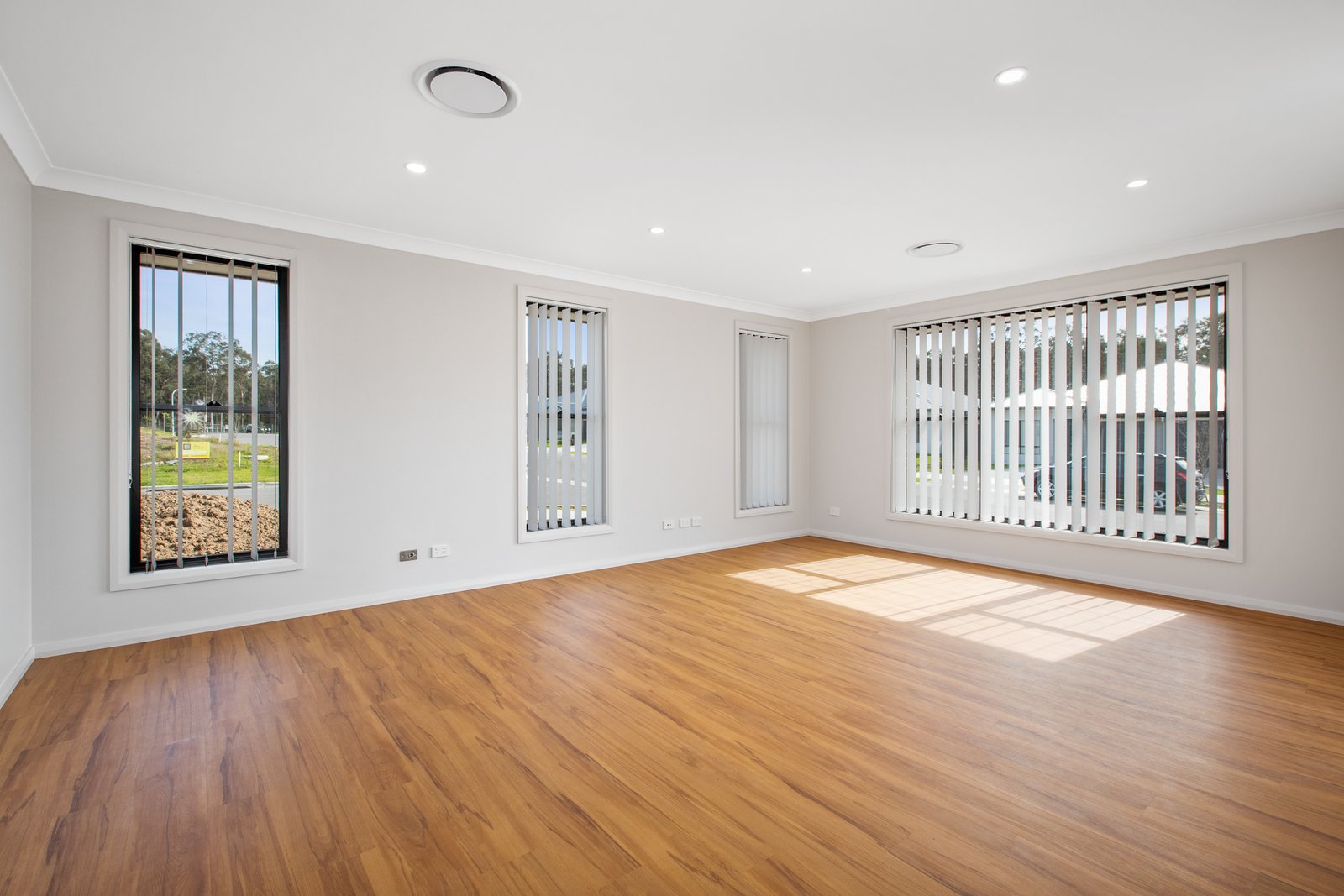 14 Maidford Street THORNTON 2