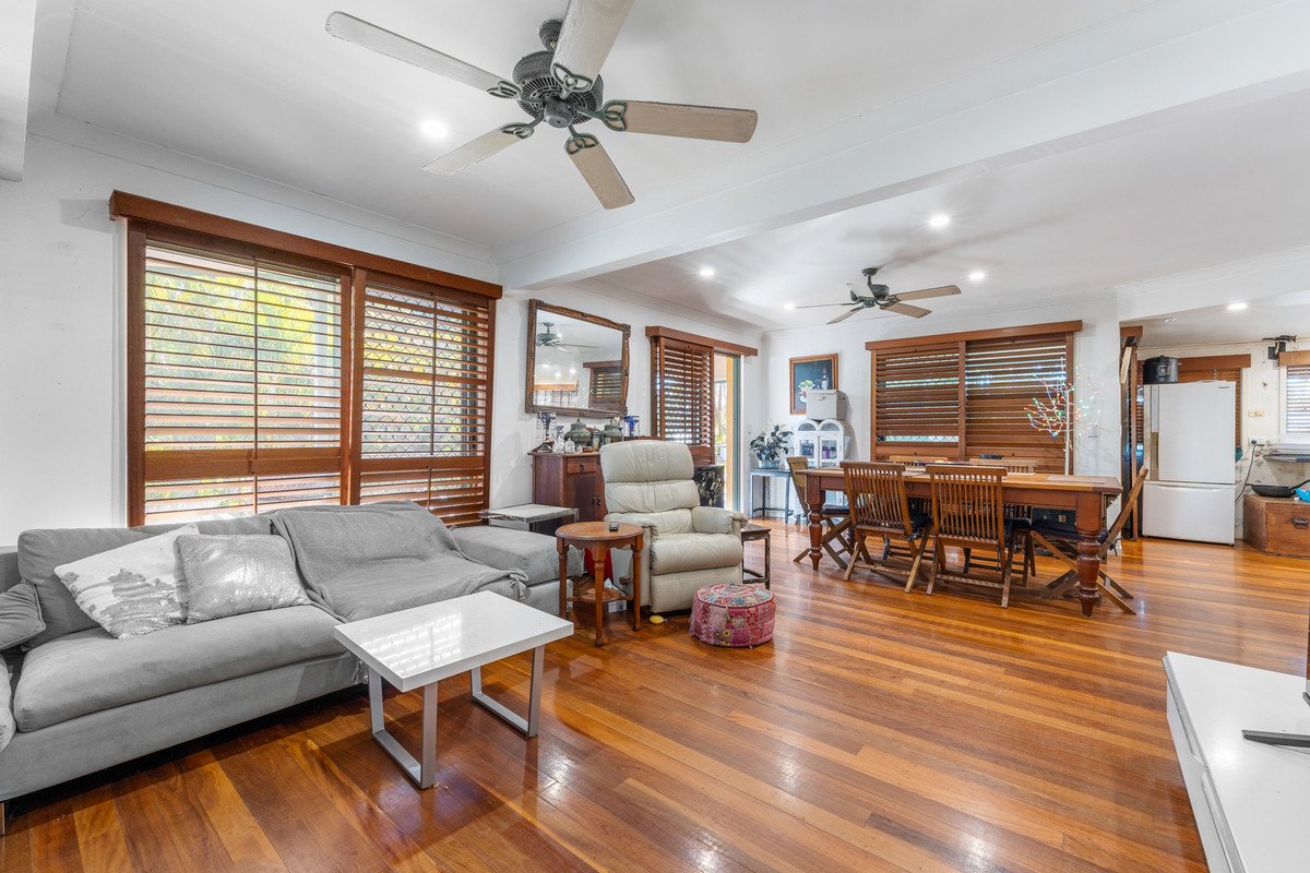 14 Maitland Street BURLEIGH WATERS 8