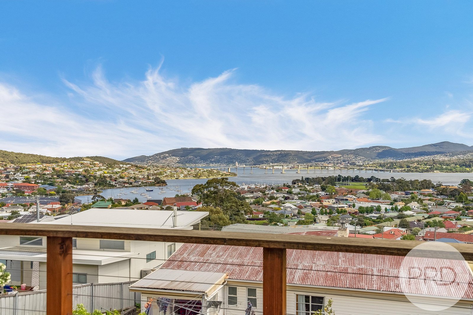 14 Malunna Road LINDISFARNE 9