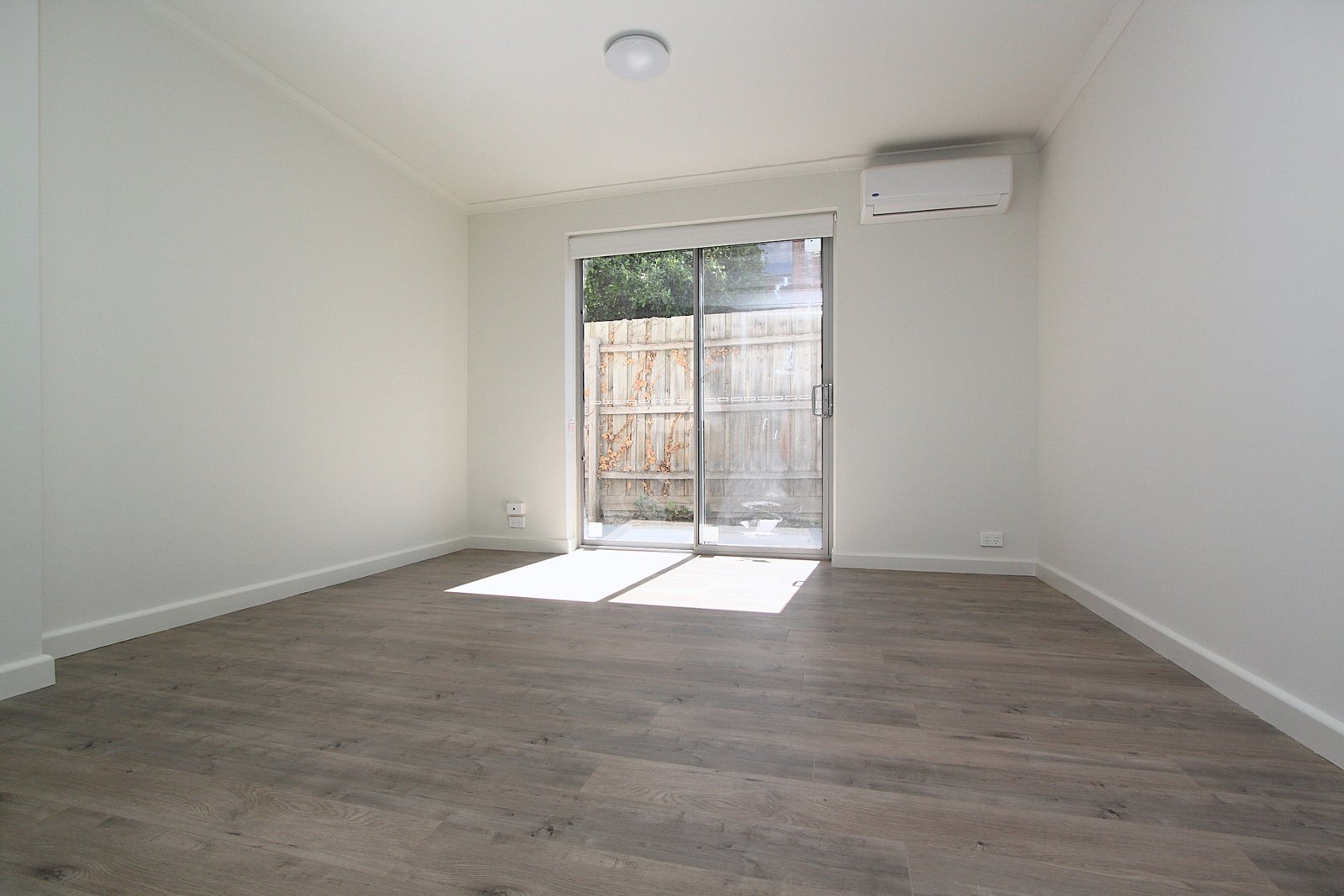 Real Estate and Property in 1/4 Melbourne Street, Murrumbeena, VIC