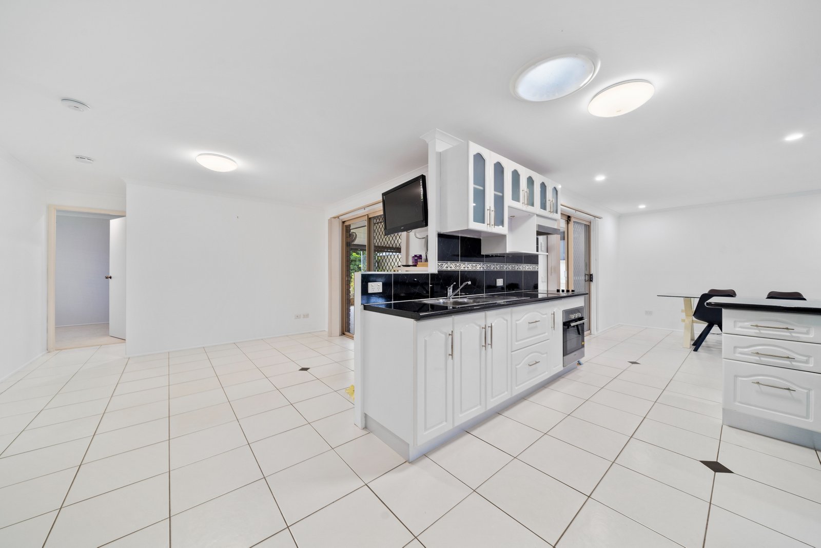 14 Meredith Place REDLAND BAY 7