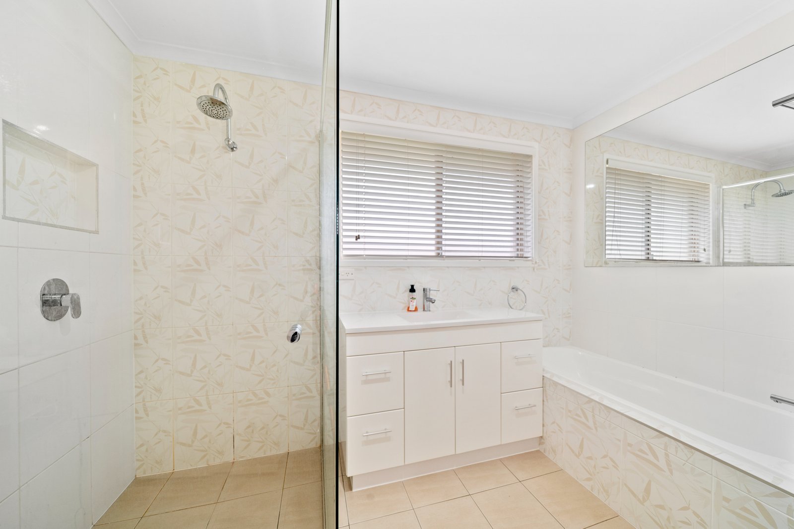 14 Meredith Place REDLAND BAY 10