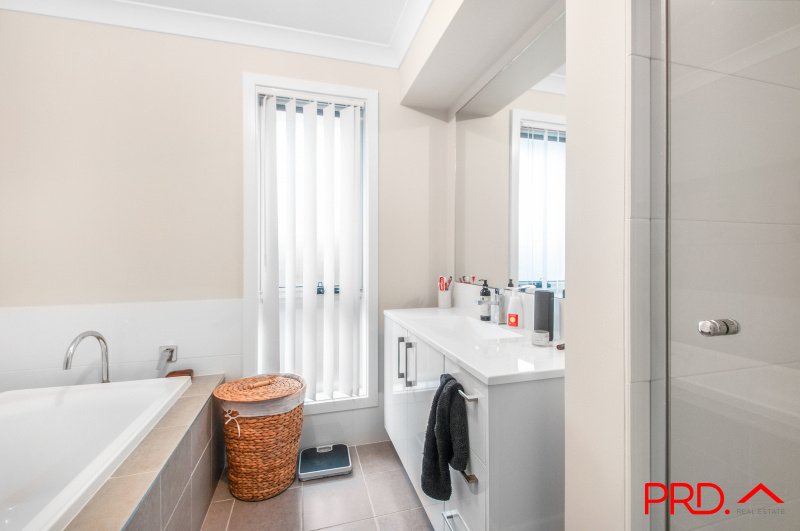 14 Monarch Street WONGAWILLI 4