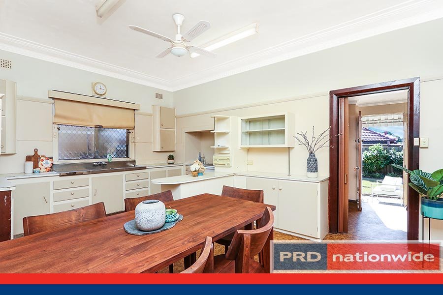 14 Moreton Avenue KINGSGROVE 4