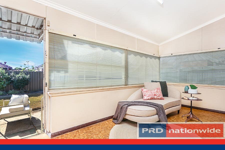 14 Moreton Avenue KINGSGROVE 8
