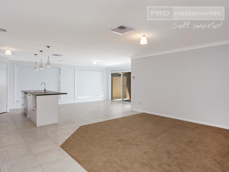 1/4 Mulberrgong Court GOBBAGOMBALIN 2