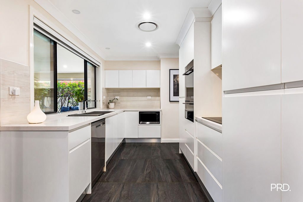 14 Narooma Avenue SOUTH PENRITH 5