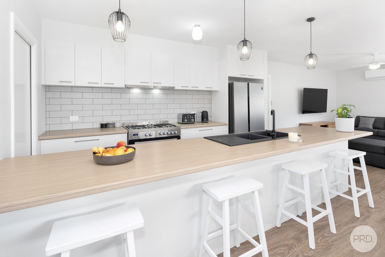 14 Neway Avenue DELACOMBE 4