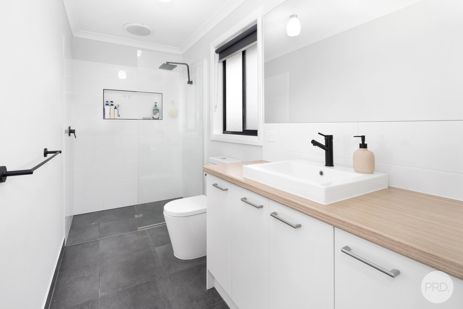 14 Neway Avenue DELACOMBE 11