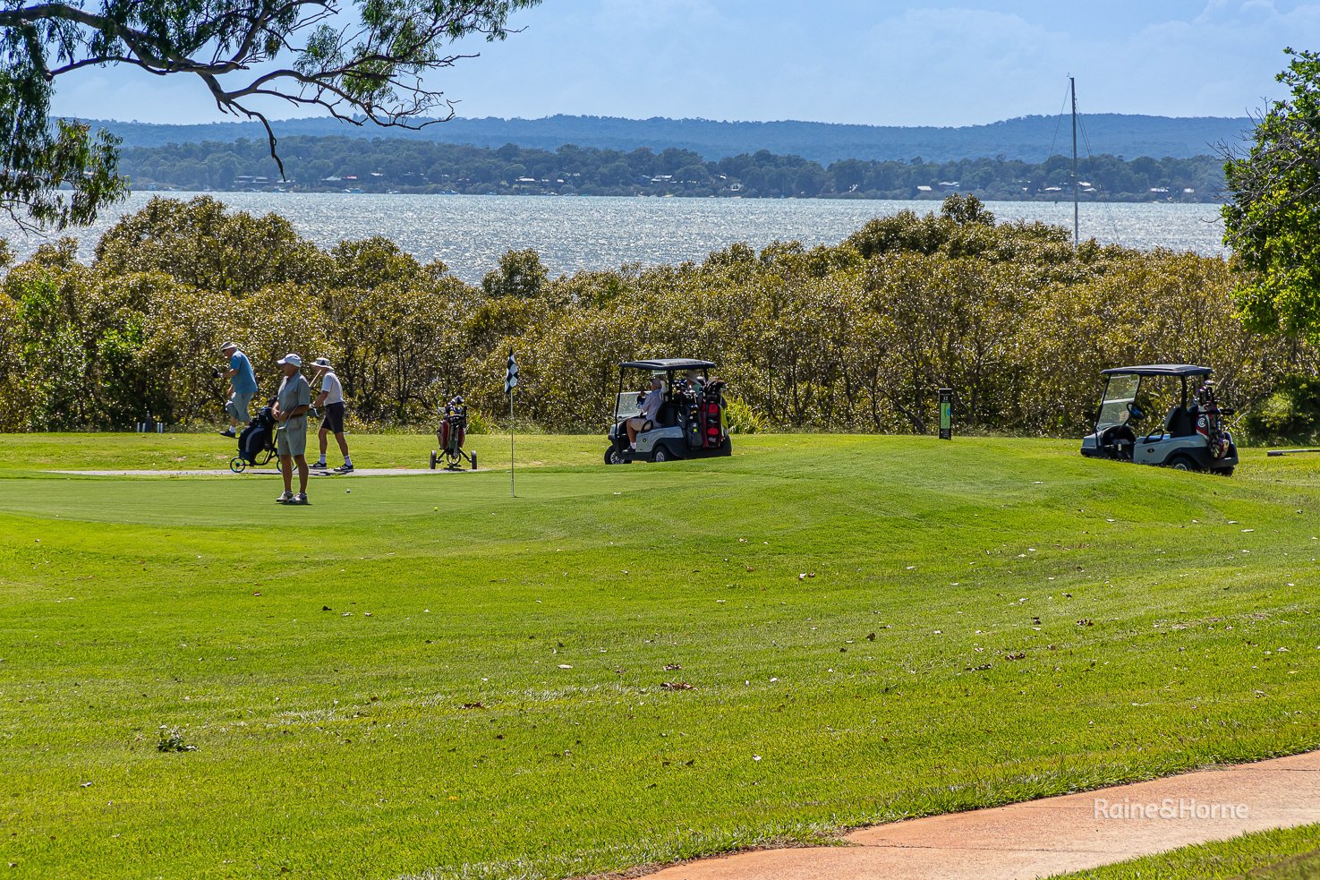14 NORTH Street REDLAND BAY 4