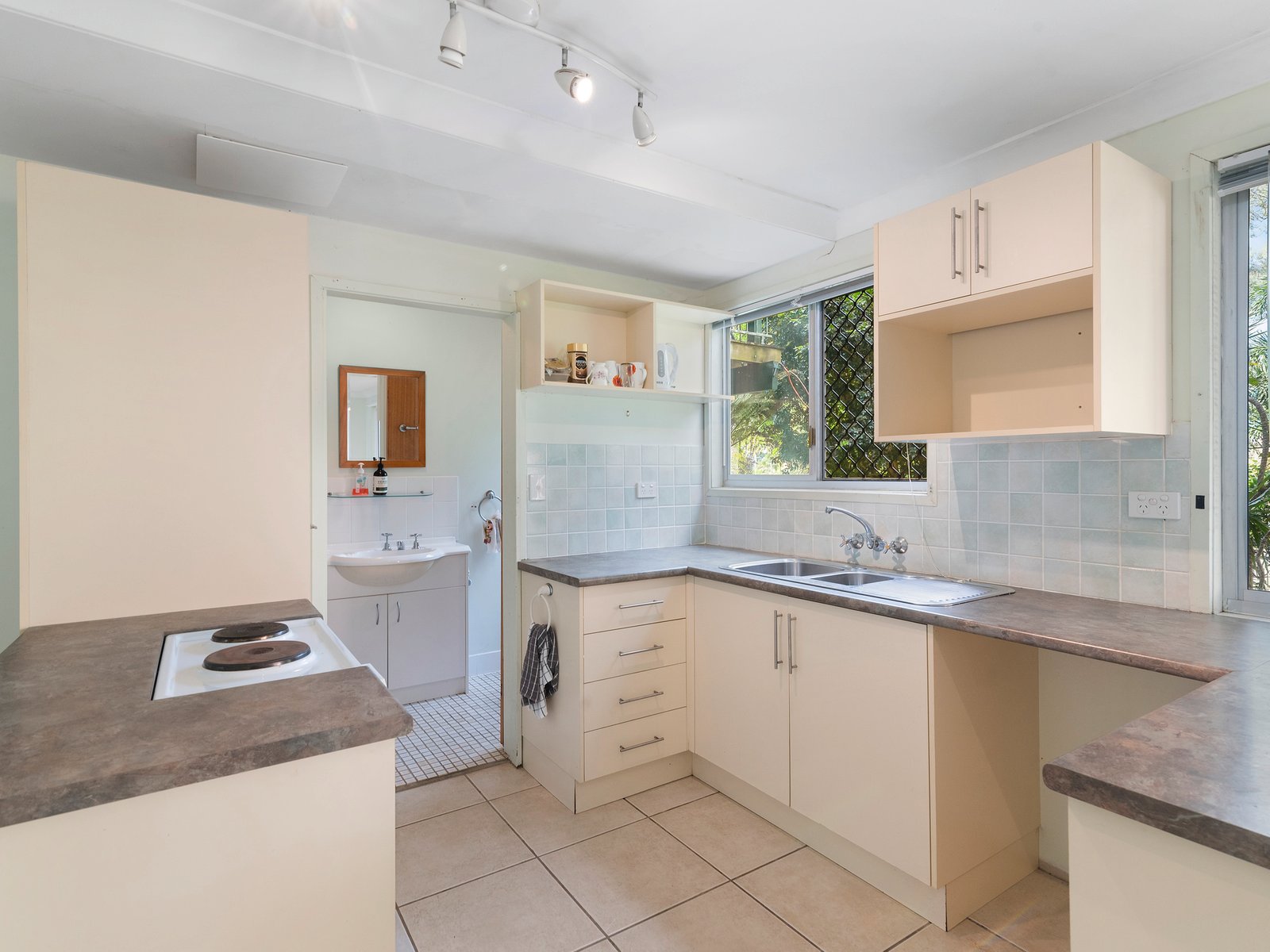 14 Numidia Street CURRUMBIN WATERS 12