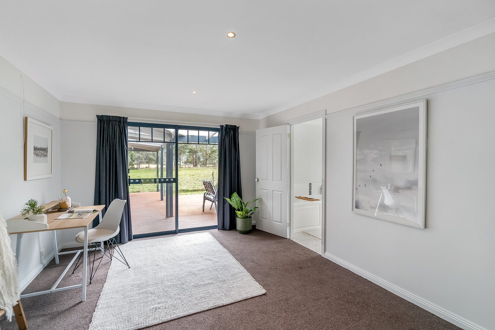 14 Penola Drive LESLIE VALE 6