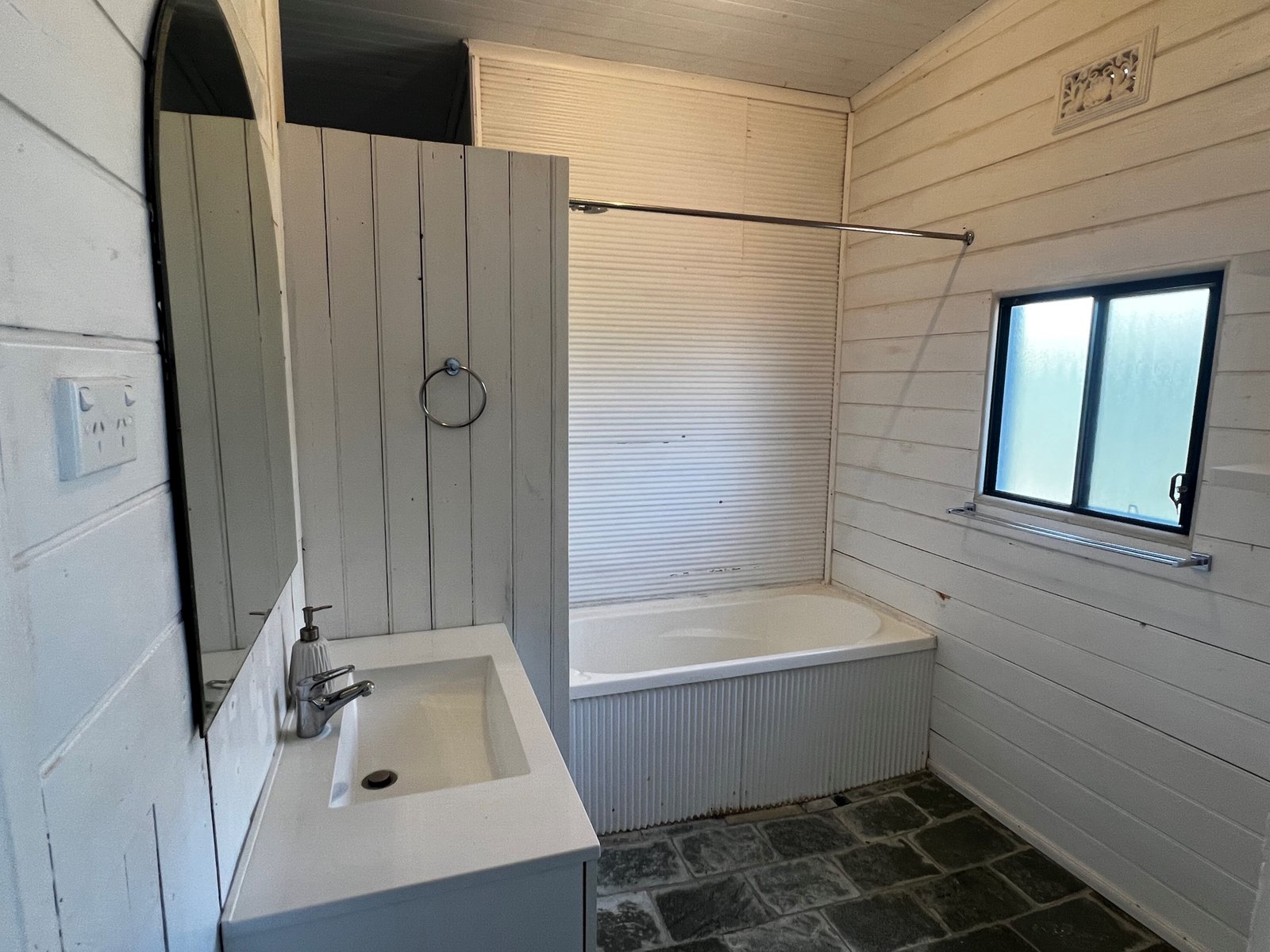 14 Rawson Avenue TAMWORTH 7