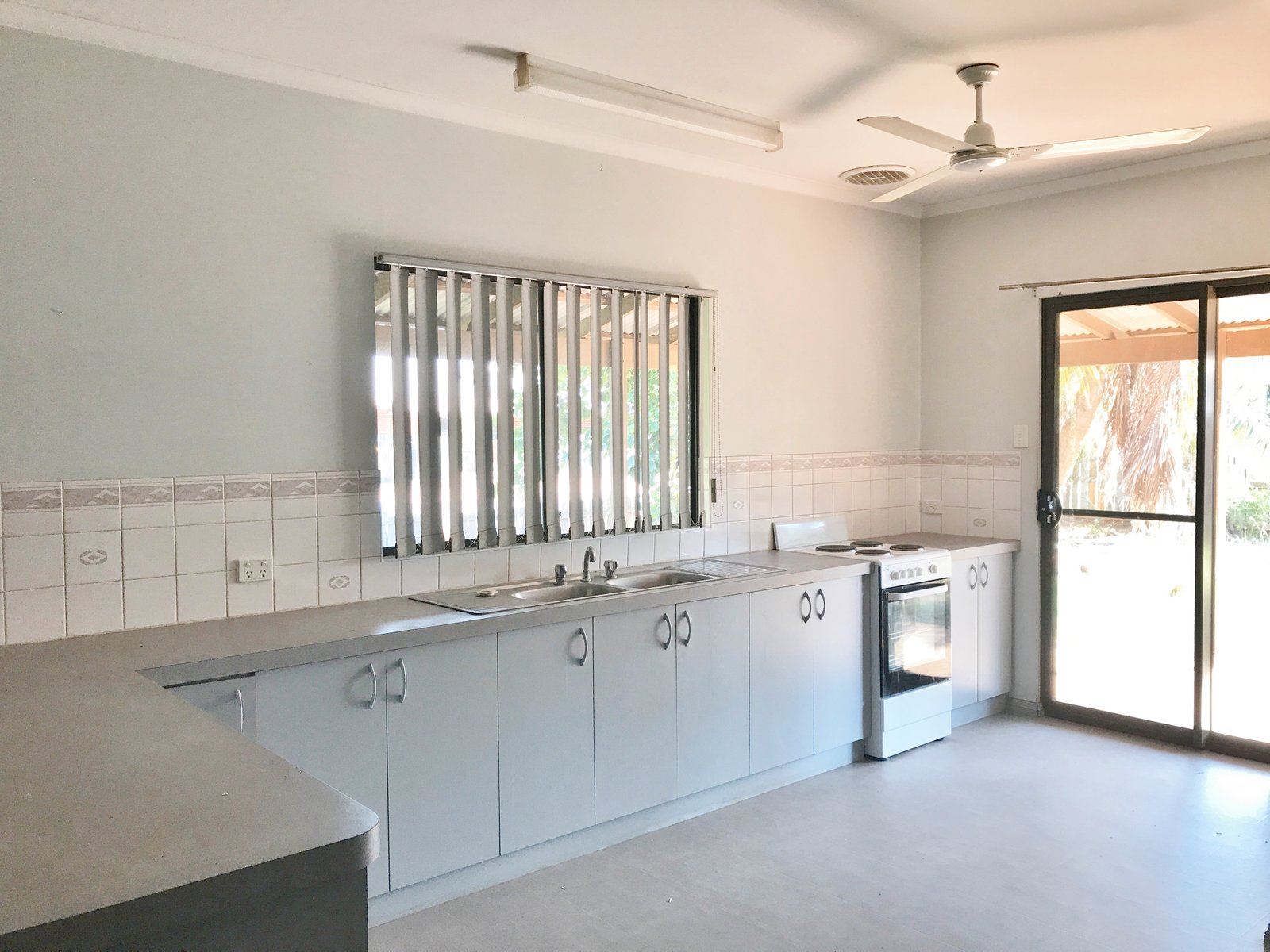 14 Reid Road CABLE BEACH 13