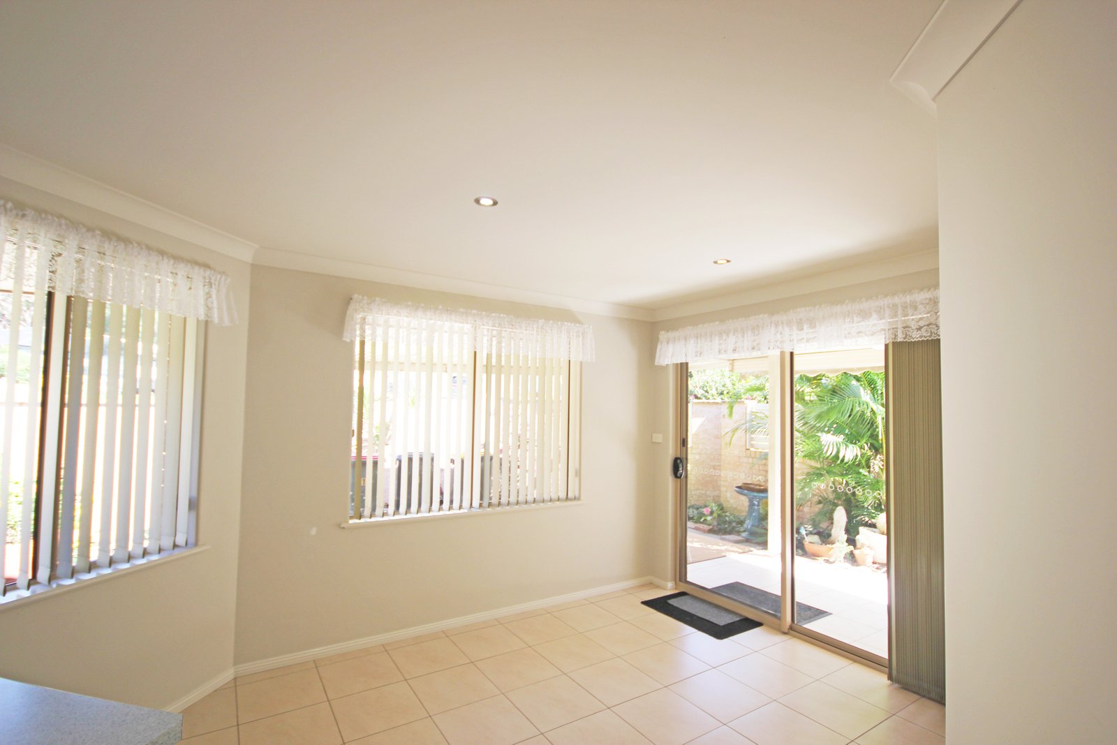 1/4 Reliance Crescent LAURIETON 5