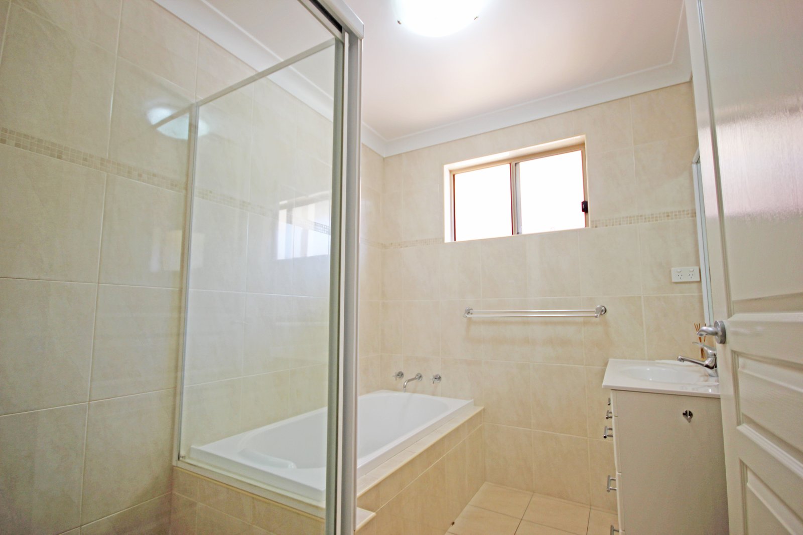 1/4 Reliance Crescent LAURIETON 7